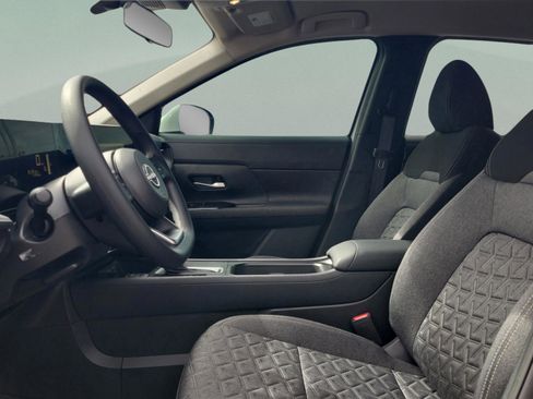 Certified 2025 Nissan Kicks SV image 8