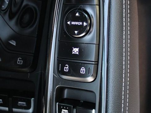 Used 2022 Kia Niro EX Premium image 8