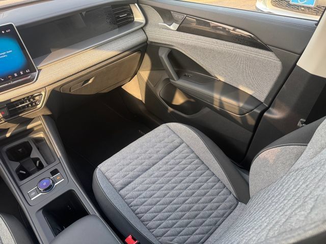 Certified 2025 Volkswagen Tiguan S FWD image 24