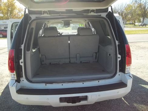 Used 2009 GMC Yukon XL SLT w/ SLT Chrome Edition image 12