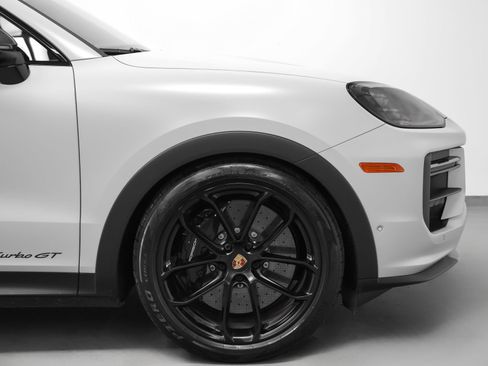Certified 2025 Porsche Cayenne Turbo GT AWD/4WD image 19