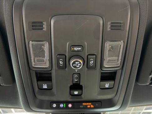 Used 2025 Chevrolet Suburban Premier w/ Sun And Tow Package AWD/4WD image 24