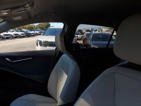 New 2025 Kia Niro EX image 16