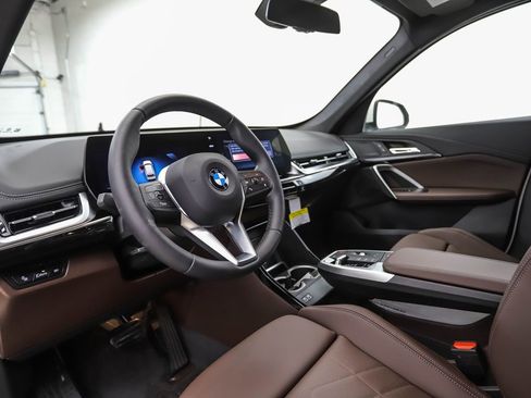 Used 2025 BMW X1 xDrive28i w/ Convenience Package image 9