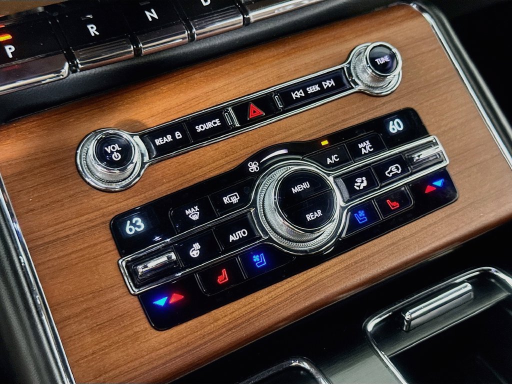 Used 2020 Lincoln Aviator Grand Touring w/ Equipment Group 302A AWD/4WD image 31
