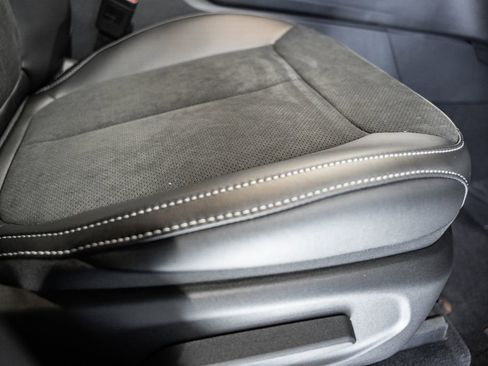 New 2025 Jeep Grand Cherokee Altitude image 32