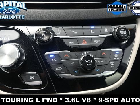 Used 2024 Chrysler Pacifica Touring-L FWD image 17