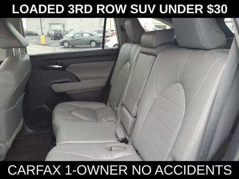 Used 2022 Toyota Highlander XLE AWD/4WD image 26