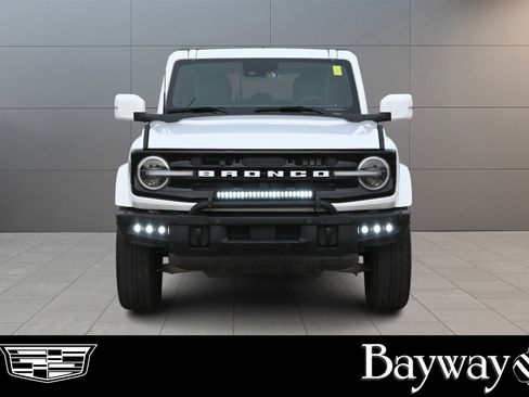 Used 2023 Ford Bronco Outer Banks image 2
