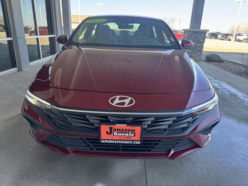 Used 2024 Hyundai Elantra SEL image 3