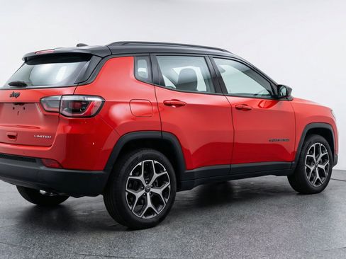 Used 2025 Jeep Compass Limited AWD/4WD image 9