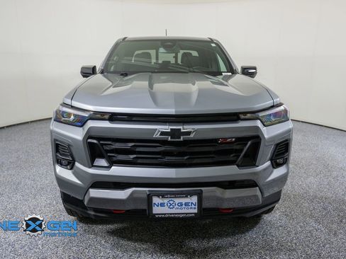 Used 2025 Chevrolet Colorado Z71 w/ Technology Package AWD/4WD image 2