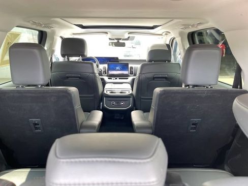 Used 2025 Ford Expedition Active AWD/4WD image 33