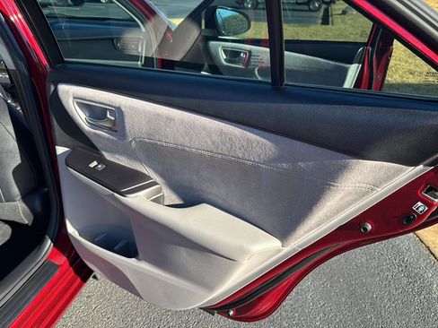 Used 2016 Toyota Camry XSE image 13