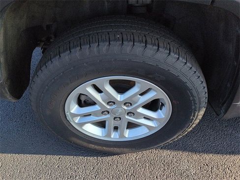 Used 2022 Jeep Grand Cherokee Laredo w/ Luxury Tech Group I image 9