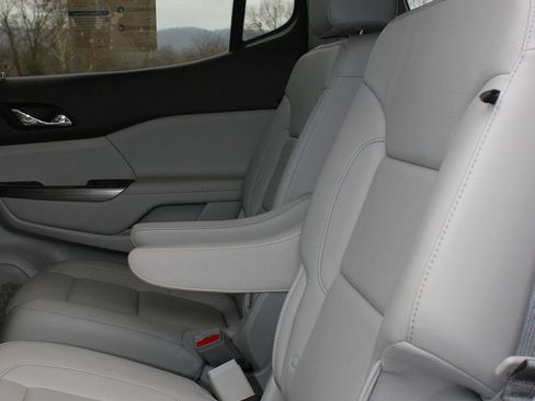 Used 2023 GMC Acadia SLT w/ Preferred Package image 20