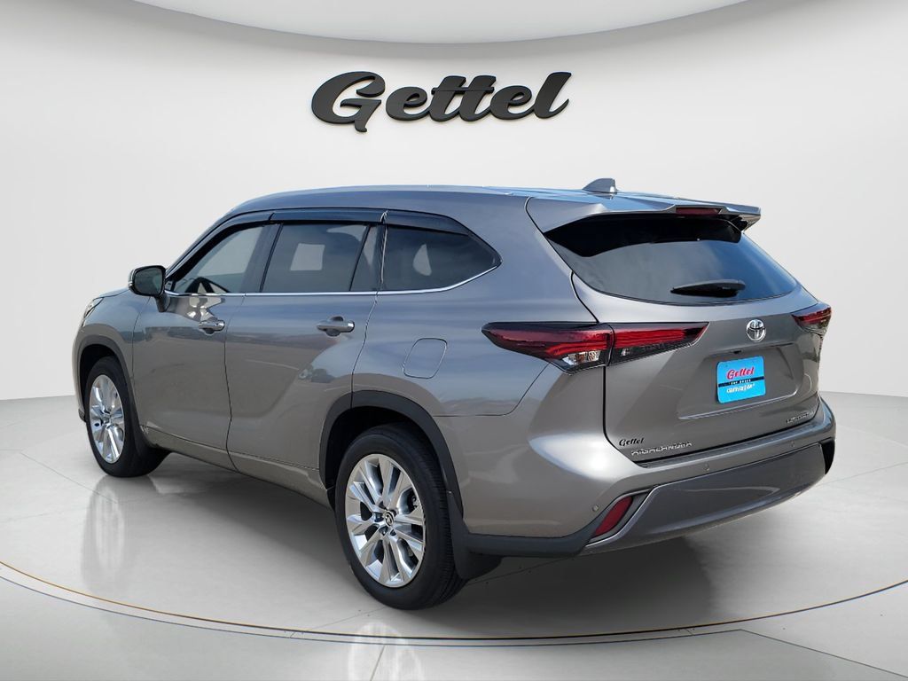 Used 2026 Toyota Highlander Limited AWD/4WD image 7