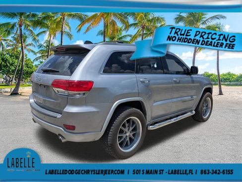 Used 2018 Jeep Grand Cherokee Laredo AWD/4WD image 4