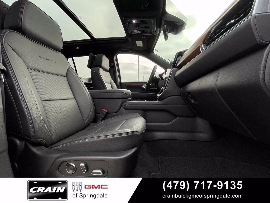 Used 2025 GMC Yukon Denali w/ Advanced Technology Package AWD/4WD image 30