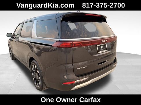 Used 2024 Kia Carnival EX image 2