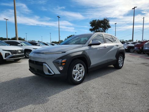 New 2026 Hyundai Kona SE image 1