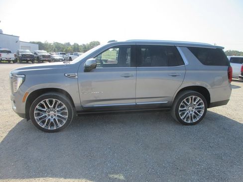 New 2026 GMC Yukon Denali w/ Denali Reserve Package AWD/4WD image 7
