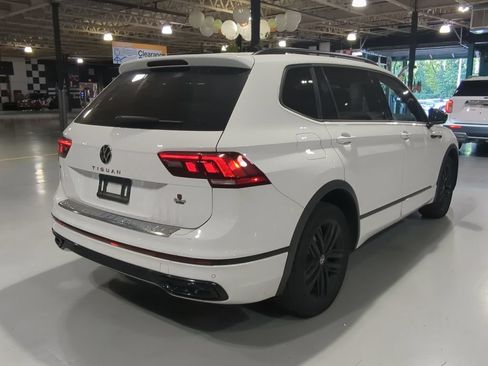 Used 2022 Volkswagen Tiguan SE R-Line FWD image 8