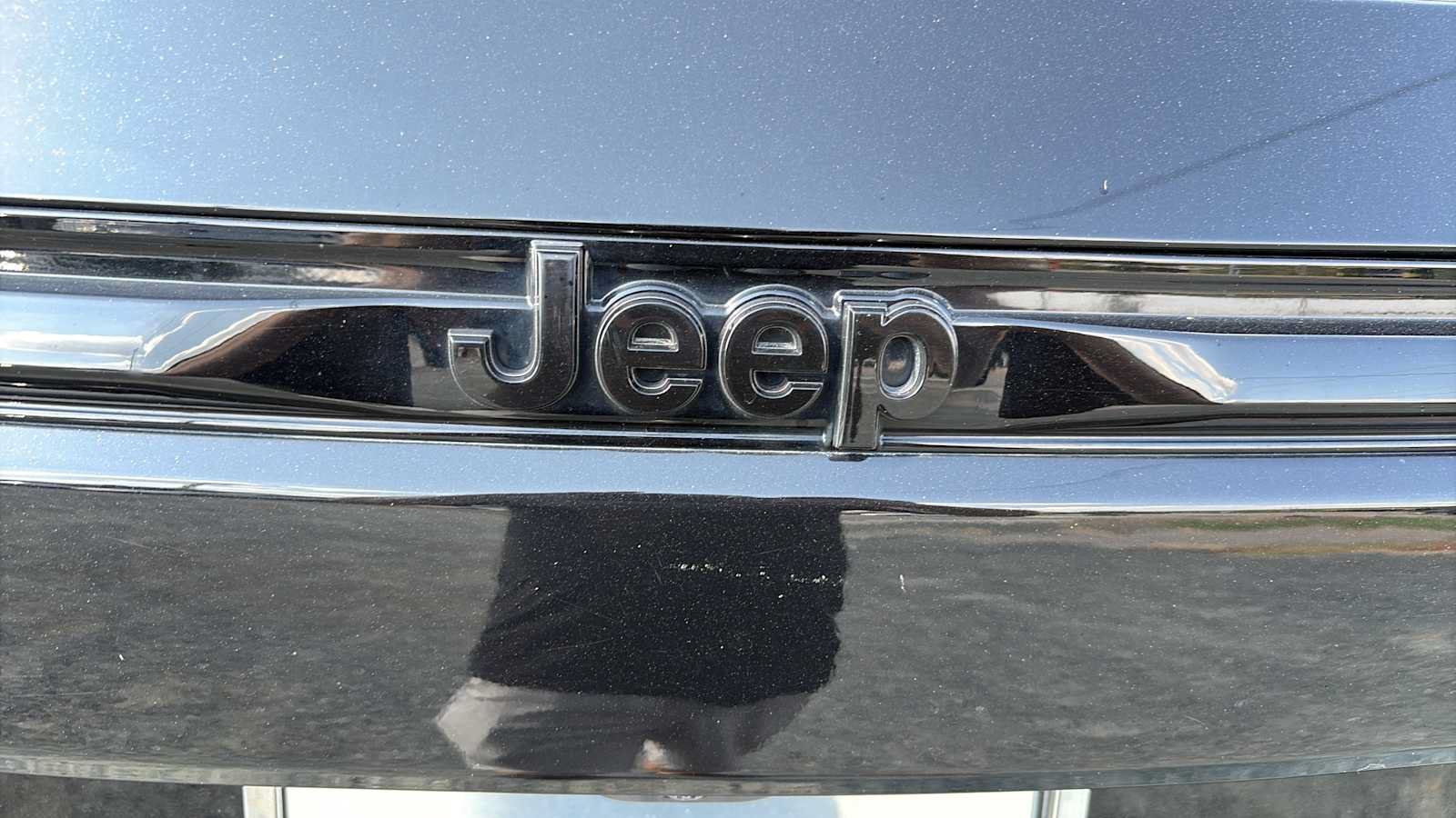 Used 2025 Jeep Grand Cherokee Altitude AWD/4WD image 12