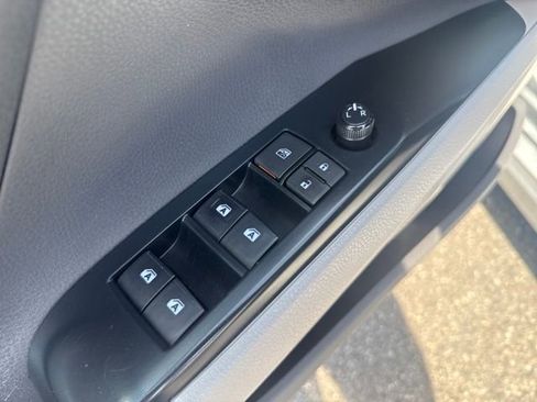 Used 2018 Toyota Camry SE image 11