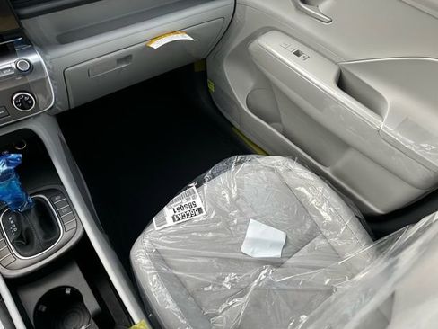 New 2026 Hyundai Kona SE image 13