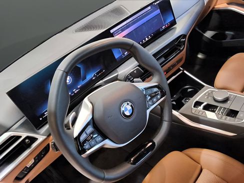Used 2025 BMW 330i xDrive Sedan w/ Convenience Package AWD/4WD image 15