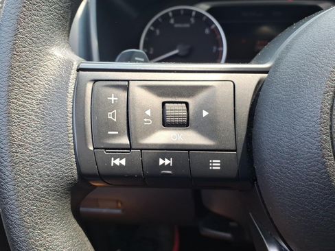 Used 2024 Nissan Rogue S AWD/4WD image 23