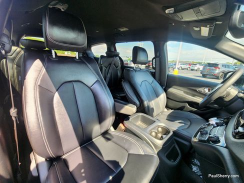 Used 2025 Chrysler Pacifica Select FWD image 46