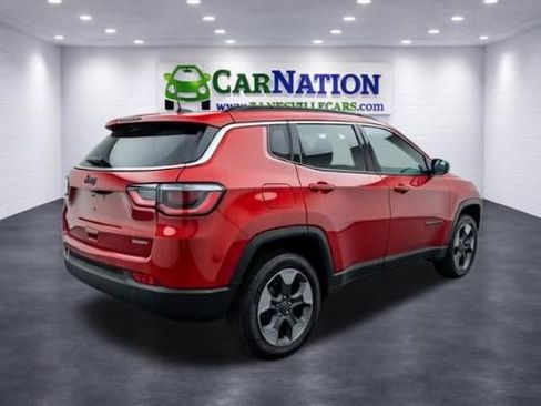 Used 2019 Jeep Cherokee Trailhawk w/ Comfort/Convenience Group AWD/4WD image 3