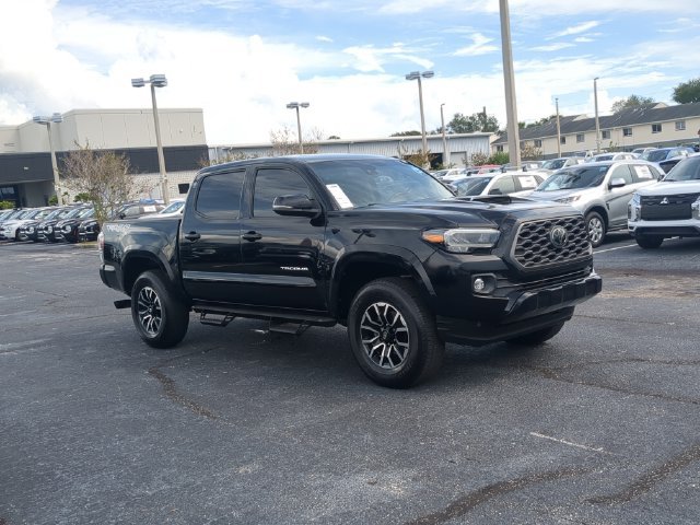 Used 2022 Toyota Tacoma TRD Sport w/ TRD Premium Sport Package AWD/4WD image 4