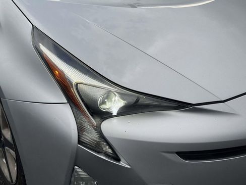 Used 2017 Toyota Prius Four Touring FWD image 12