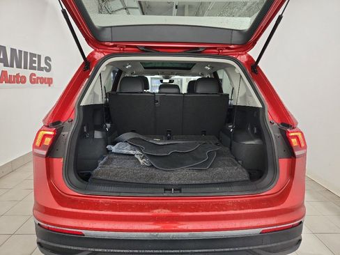 Certified 2023 Volkswagen Tiguan SE w/ Panoramic Sunroof Package image 33