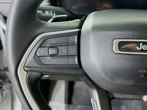 Used 2023 Jeep Grand Cherokee Altitude image 23