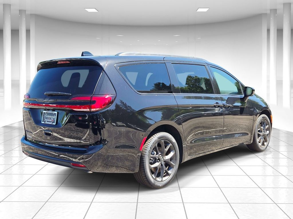 New 2026 Chrysler Pacifica Select w/ S Appearance Package AWD/4WD image 3