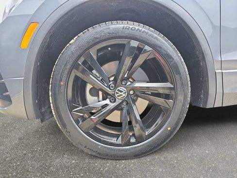 Used 2023 Volkswagen Tiguan SE R-Line FWD image 31