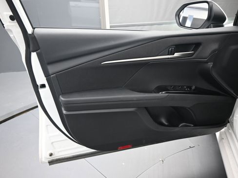 Used 2025 Toyota Camry LE w/ Convenience Package image 17