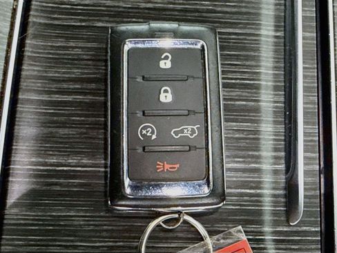 Used 2023 Jeep Wagoneer L Series II AWD/4WD image 35