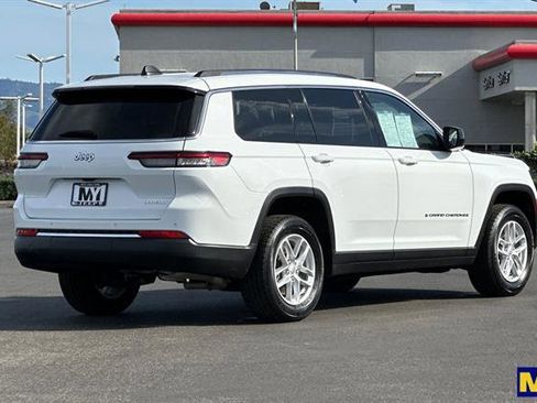 Used 2023 Jeep Grand Cherokee L Laredo image 4