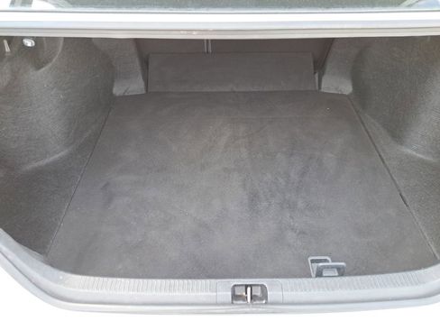 Used 2018 Toyota Camry LE image 6