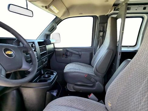 Used 2017 Chevrolet Express 2500 RWD image 16