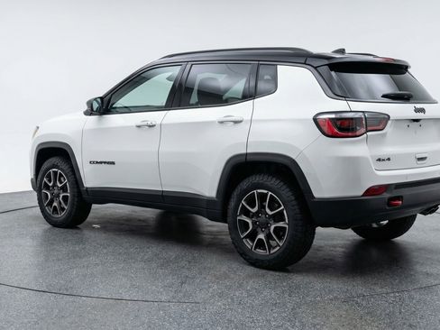 Used 2025 Jeep Compass Trailhawk AWD/4WD image 6