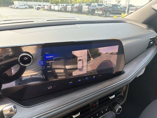 Used 2025 Chevrolet Tahoe 4WD image 26