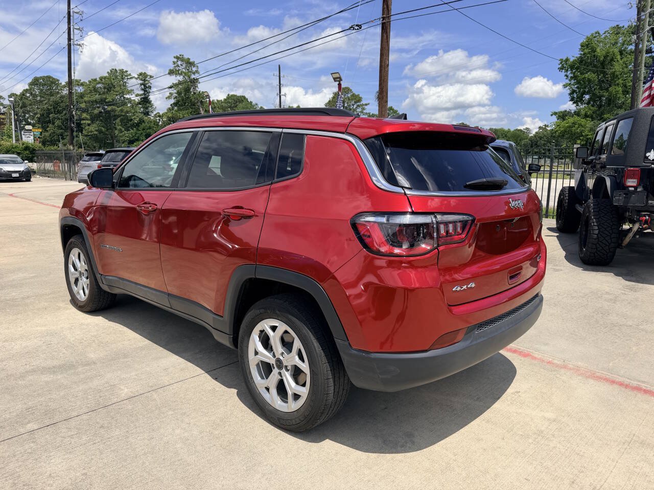 Used 2025 Jeep Compass Latitude w/ Sun & Sound Group AWD/4WD image 6