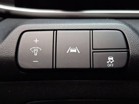 Used 2022 Hyundai Elantra SEL FWD image 25