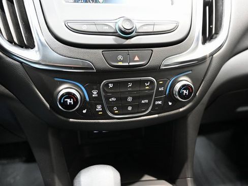 Used 2022 Chevrolet Equinox LT image 17